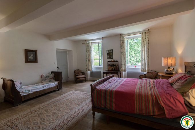 31G100403-7be8df39509d43adb1737d459af5de35