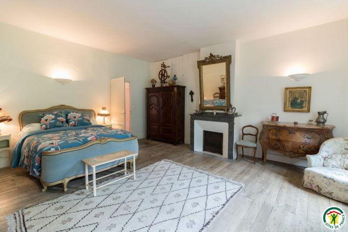 31G100403-aa4f0c171f494c63853b275afc5837b8