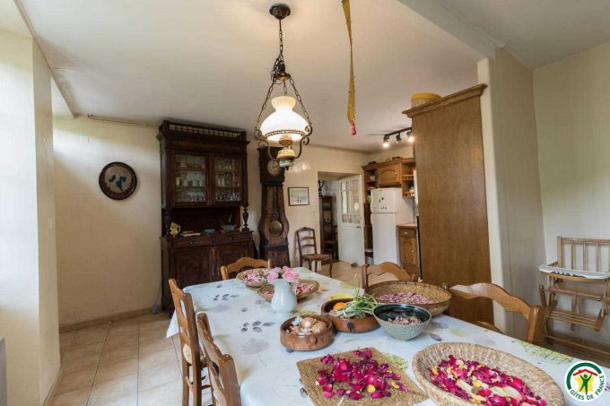 31G100403-ac7674b1ac374e0db7bb1a712d5dca72