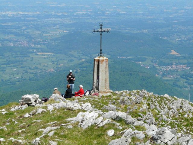 31G100403-c9a841c7c2b243368e4cb9a6b8efd7c9