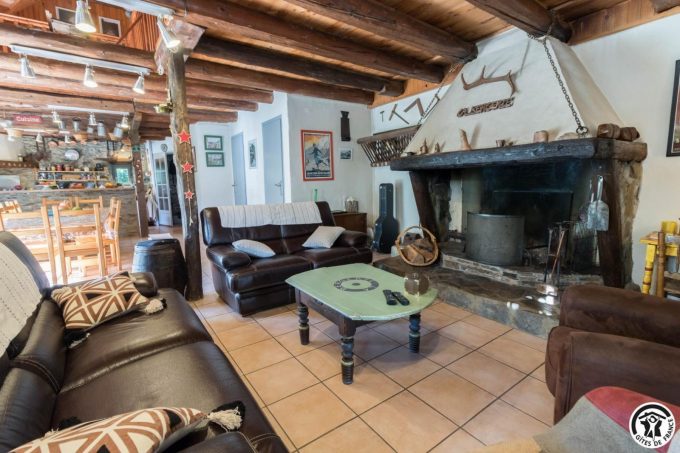 31G100440-03d449cfd9ad4a8a8cc74b83b7dfcc7f