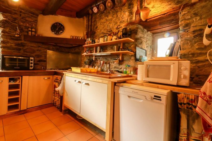 31G100440-435550e2efa84e4688a0d1fdd0b3281f