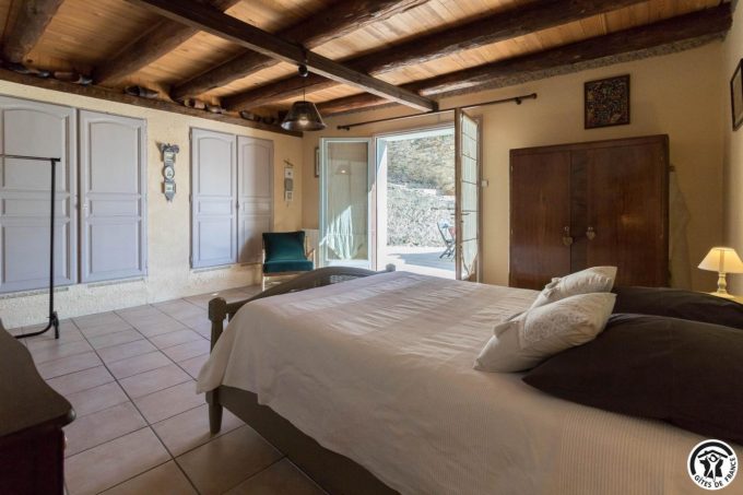 31G100440-9b3316b461ed429ba64c61574efb7f25