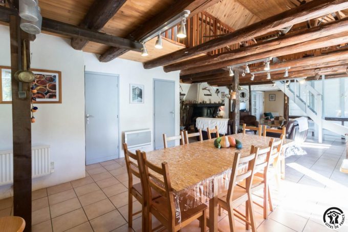 31G100440-afc87ae0d5444ba49aa938783da986aa