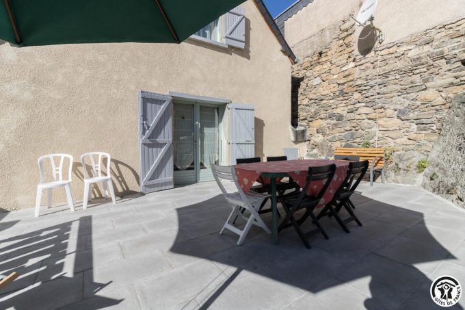 31G100440-c15aaa14705f454ea4e103af978bd349