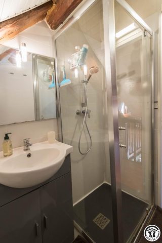 31G100440-e59b9c44bd0e4340b54198666e0df078