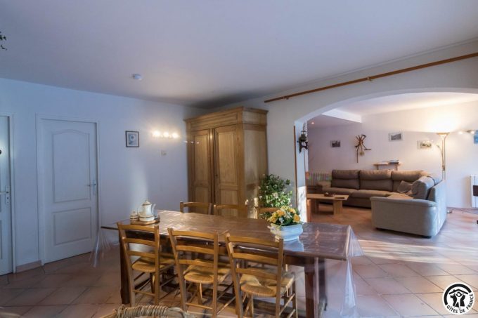 31G100445-1fac3de562694c928b0544af806ff66a