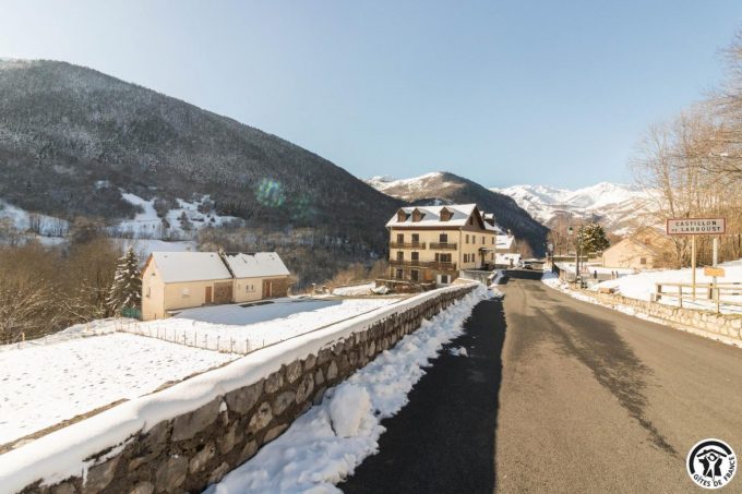 31G100445-7ee0409d3ba347f987be0798d2268a95