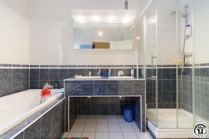 31G100445-879def26f97a47159201f8ba2e73fe7a