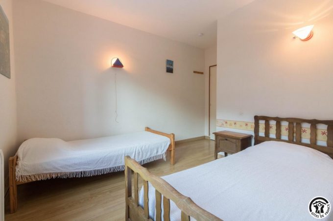 31G100445-ab10847ab2824ad5a48692ba13327977