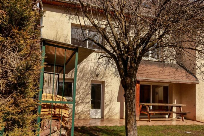 31G100445-ac2cfdcf75604ddfa55fdd8103dc7291