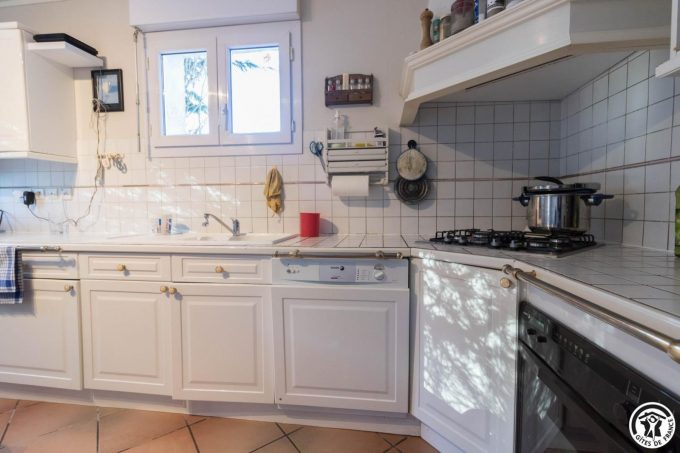 31G100445-b3f2051b9c4644028db72a25b74cffd5