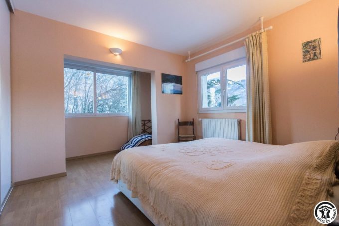 31G100445-c4646957883f4b42859b14ffc3ee0423