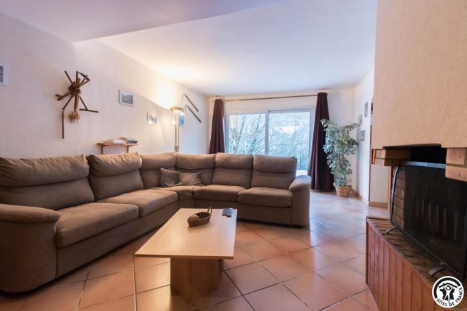 31G100445-c739f502088a4b7da5b8415242df7b9f