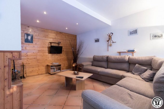 31G100445-e35f07d465774f5dada3901a874dfd39