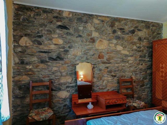 31G100446-76895fd1a8e14a8780ae4c9e696c7842