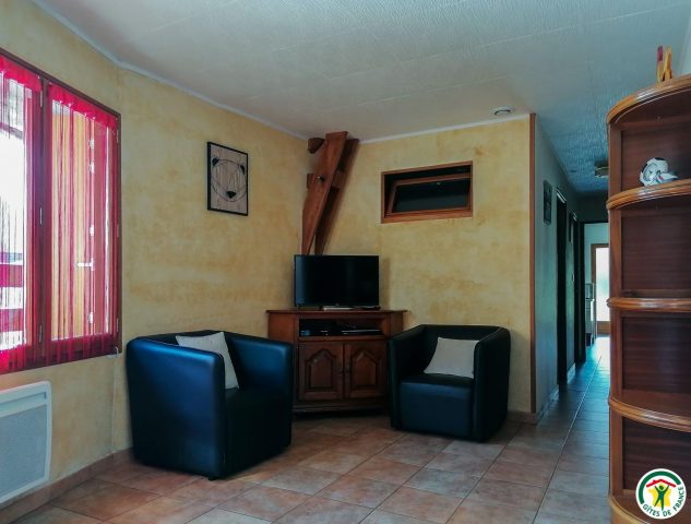 31G100446-8861e3de94a244ec9971f313b6f8cc7f