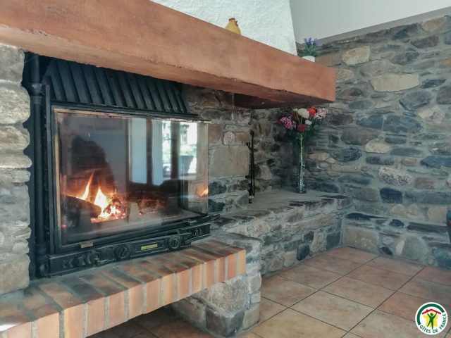 31G100446-98ea6bd4e02046ff94d1ead6bc3ead60