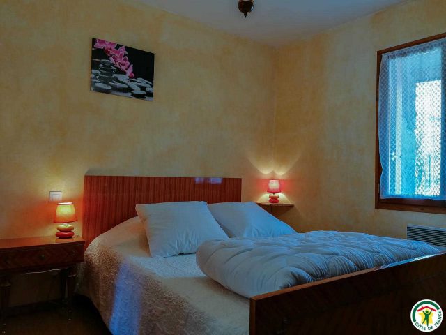 31G100446-9af149692a3e4410b24e5b00b2fe4de9