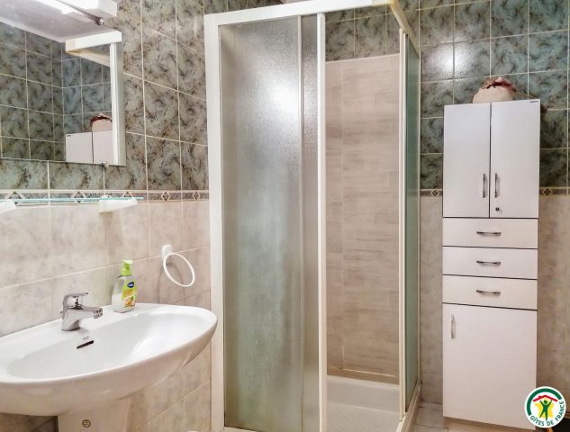 31G100446-ac97c0a07e254a408dcb46531f4e5674