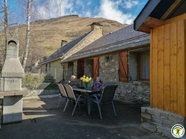 31G100446-bad43b6bd57b4db48ccc0936bf2e57c9