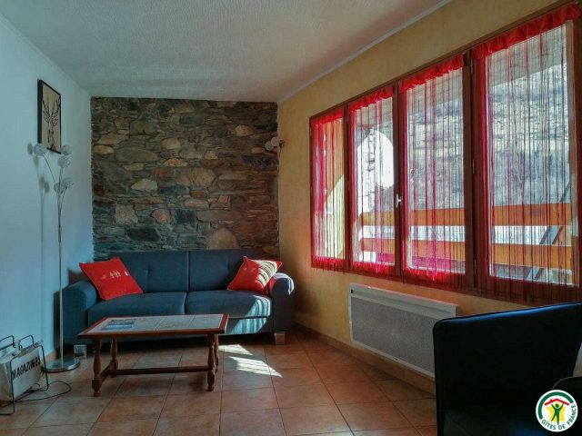 31G100446-c91b8bb54dd6435da171647769ad28a8