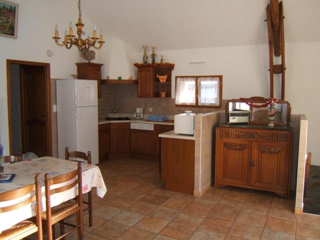 31G100446-ca4cf31799814055a3e8c0d5c8506689