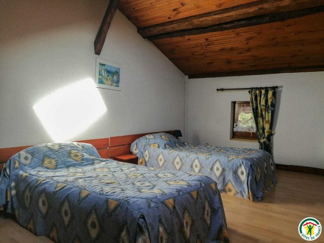 31G100456-268af5d390174c0aa4f1564a0a88e4aa