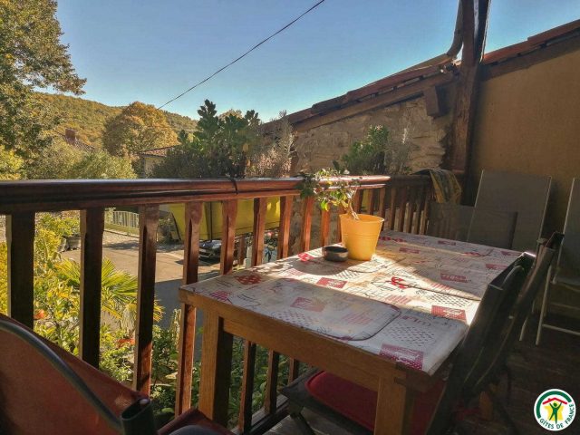 31G100456-ae4f04b15b6247f29d23bc04d2b88cff