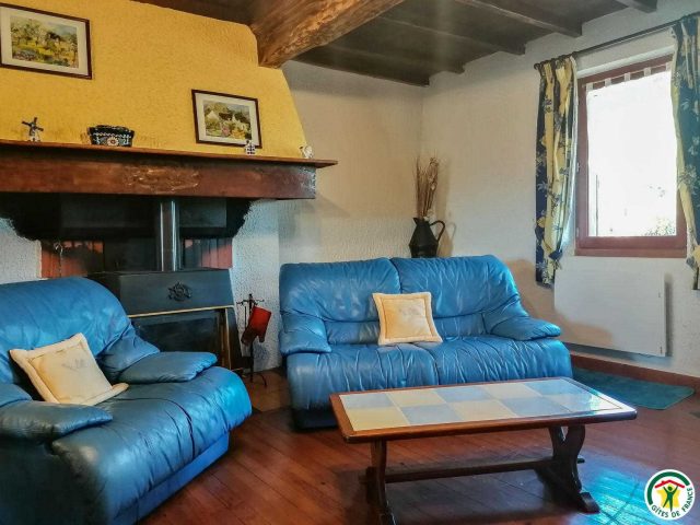 31G100456-e4427b2ba8764ee692bd772c2fbaf4c4