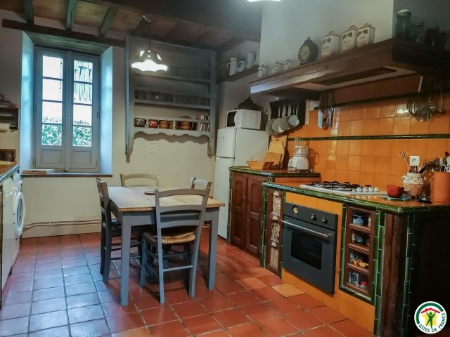 31G100471-bd62a06ab5f94c8399e5df814669ce09