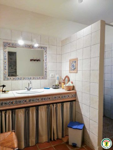 31G100471-d974be6f8ce44e22aee6fb301ca886ad