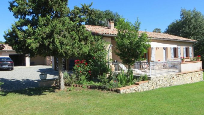 31G100475-7678c1c1c571431b9e7119cd5a6f10d1