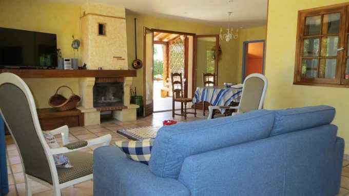 31G100475-7e204993c4524692a1846b50dba1b3ea