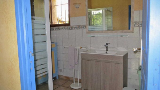 31G100475-cfa4aec7e7a342329b90ce47bdab7846