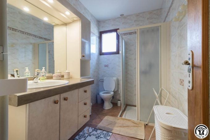 31G100491-4c4f95ec7b48498281995a0586df96d2