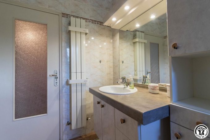 31G100491-d8071c1a29a8437184e57330f2465d0b