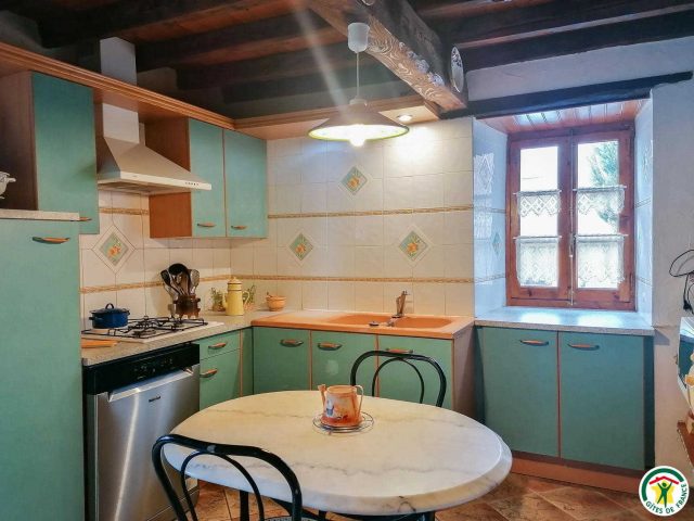 31G100492-cb8c418a79bd4c1fb59eee7231ea8e9a