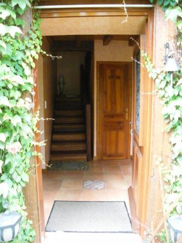 31G100509-1b7428faac914aaaa6f3aba44b53a669