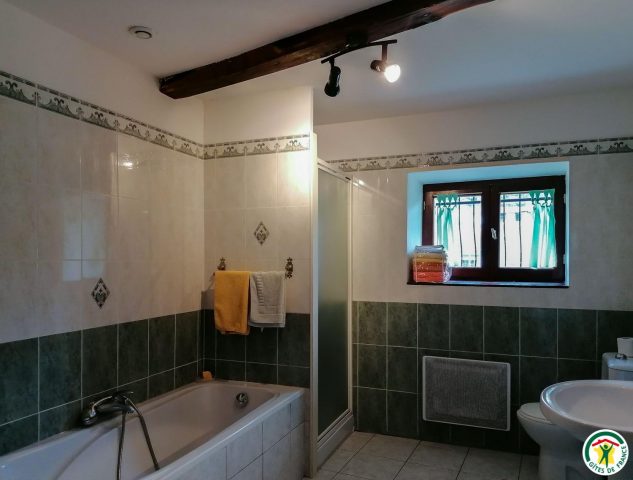 31G100509-5e7a4b943094411f8d748638edc452ac