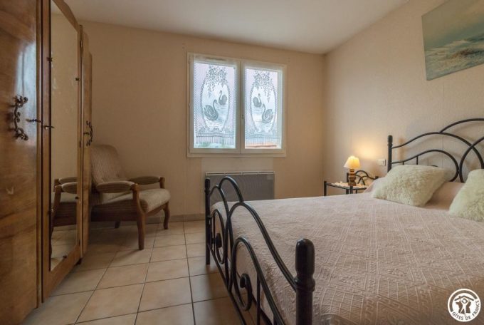 31G100513-076d1581af694e8497712d3404199baa