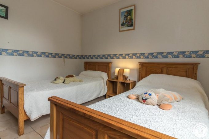 31G100513-7628543fa1924722bb0d33a171cf7cef