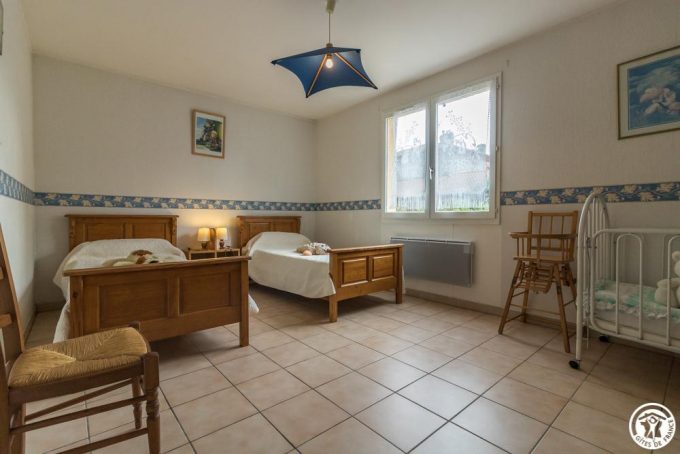 31G100513-9828558defad43619870df7a8ae7e80f