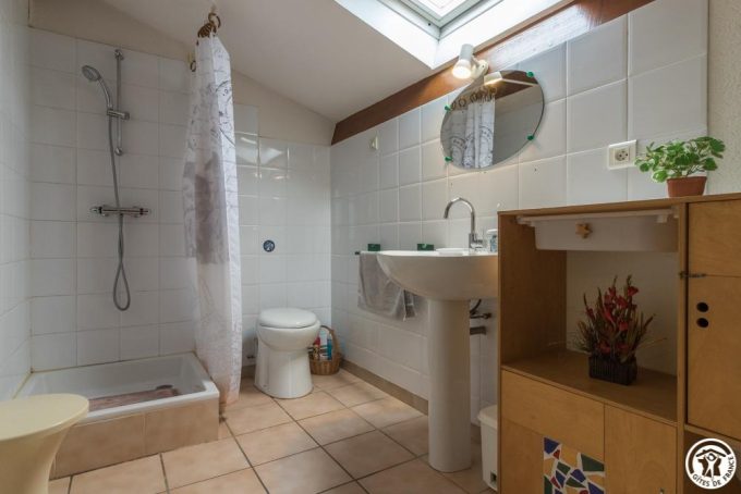 31G100513-c0dc1e4d4ec44cd89499bbc239062cd3