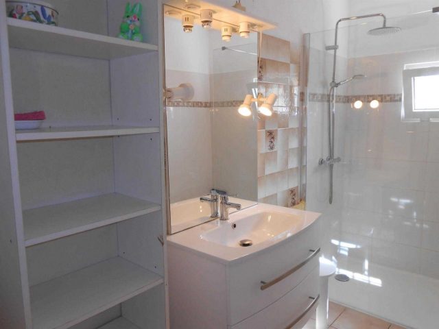 31G100513-ddf2a7efe0a547cc96abb33c77c97d71