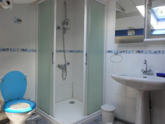 31G100527-073c1122cc444957b7789dd42b02460e