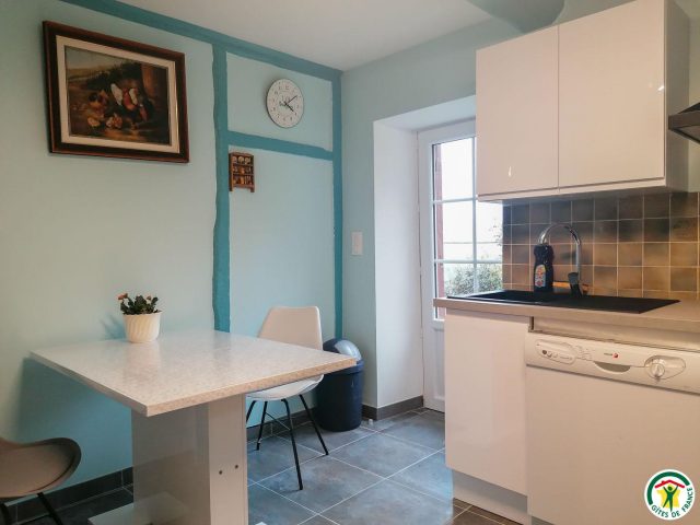 31G100527-08fee0dfe179470b9b653310a11f3866