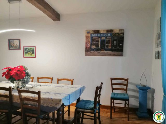 31G100527-73beca7e785d47f5891514018b108820