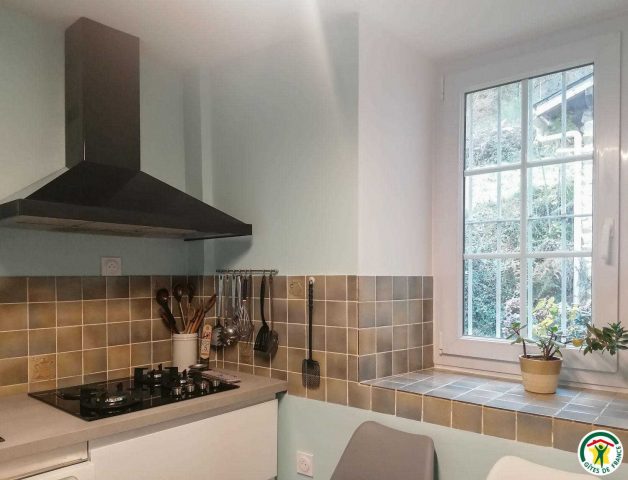 31G100527-7d07d1fa4c4f42bb8f1e10bfe3736ebd