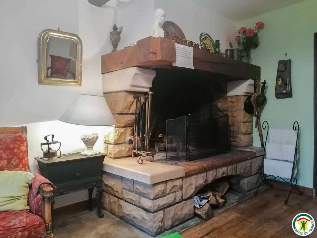 31G100527-8119381708a64a5d83f66113c7e9fcb3